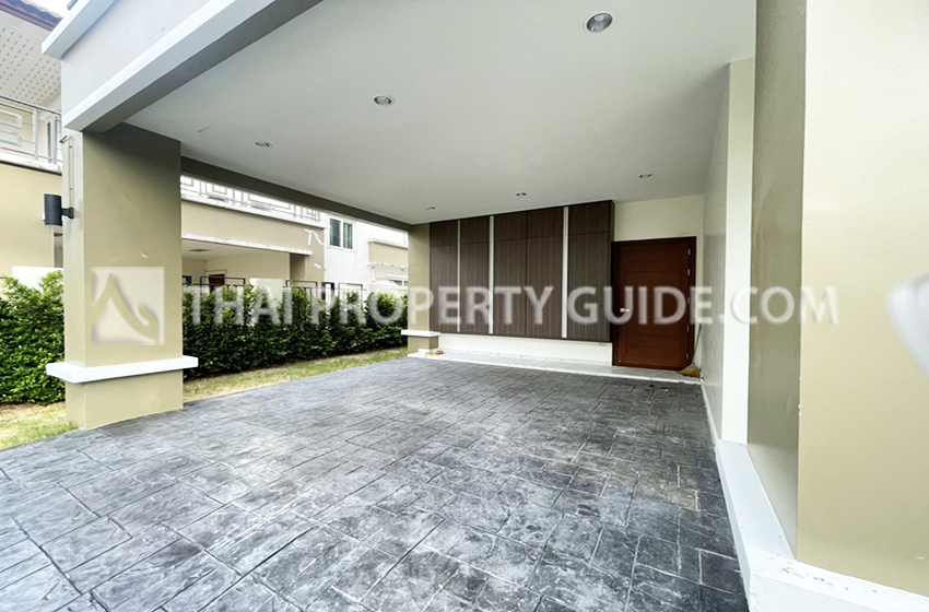 House with Shared Pool in Sukhumvit 